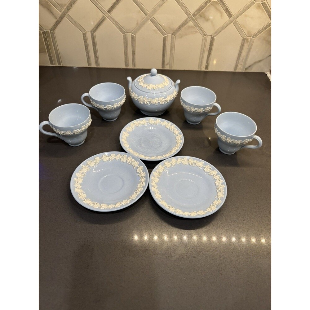 Wedgwood QUEENSWARE EMBOSSED CREAM on LAVENDER Nine Pieces Pattern #2243 London